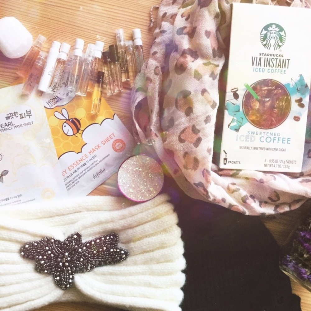 Fall bundles ft urban outfitters, Sephora, etc - Picture 6 of 6